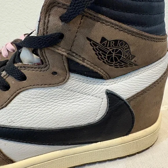 Nike Air Jordan 1 Retro High OG SP Travis Scott "Mocha" sneaker - Picture 8 of 13